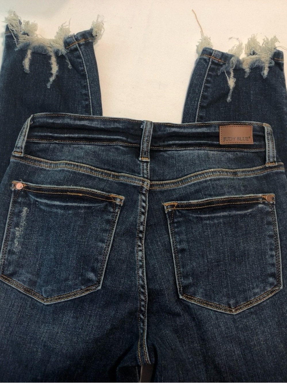 Size 1/25 Dark Wash Distressed Women's Jeans - Classic Slim Fit Judy Blue